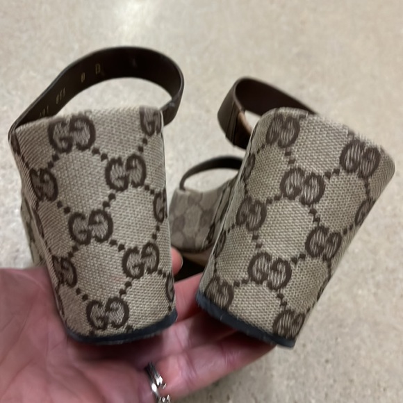 Adorable, Gucci monogram platform sandals - Picture 3 of 6